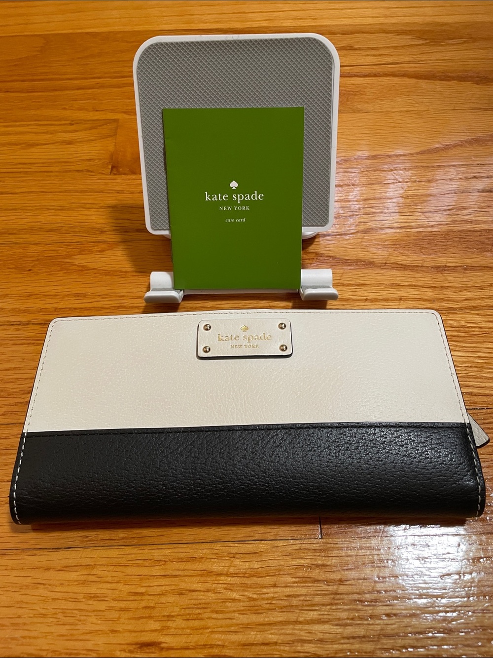 Kate Spade Two-Tone Cream and Black Continental Wallet Zip Closure